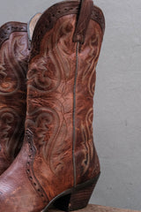 Ariat Genuine Brown Leather Cowboy Boots Snip Toe Brogue Western Boots 復古尖頭雕花藤蔓刺繡西部長靴