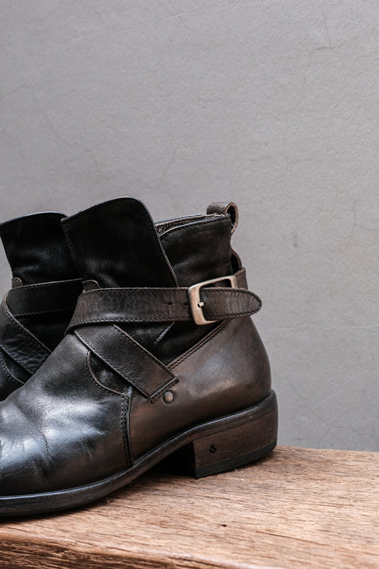 John Varvatos Italian Handmade Leather Cross-Strap Boots (Paisley Lining)⁠  美國設計師品牌 黑釦交叉皮帶機車短靴