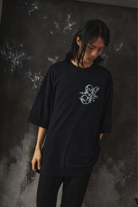 SHINYAKOZUKA PICTURESQUE 'S' COLOURLESS BLACK 日本設計師品牌 S草寫字母短T