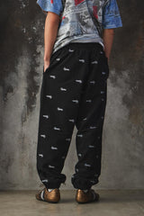 Supreme Repeat Script Sweatpant FW25 - Black 滿版草寫標誌刷毛運動長褲