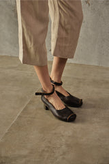 Trippen "Closed" Leather Ankle Wrap Wedge Heels 繞踝綁帶真皮粗跟鞋