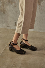 Trippen "Closed" Leather Ankle Wrap Wedge Heels 繞踝綁帶真皮粗跟鞋