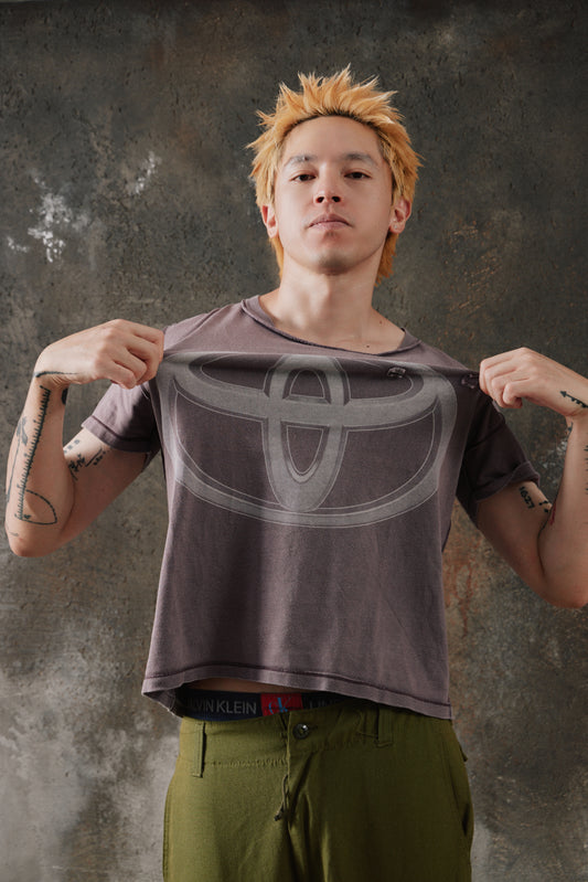 DAYTIMENOVELLA "TOYOTA" Distressed T-Shirt 紐約街頭品牌 豐田logo破壞水洗短T