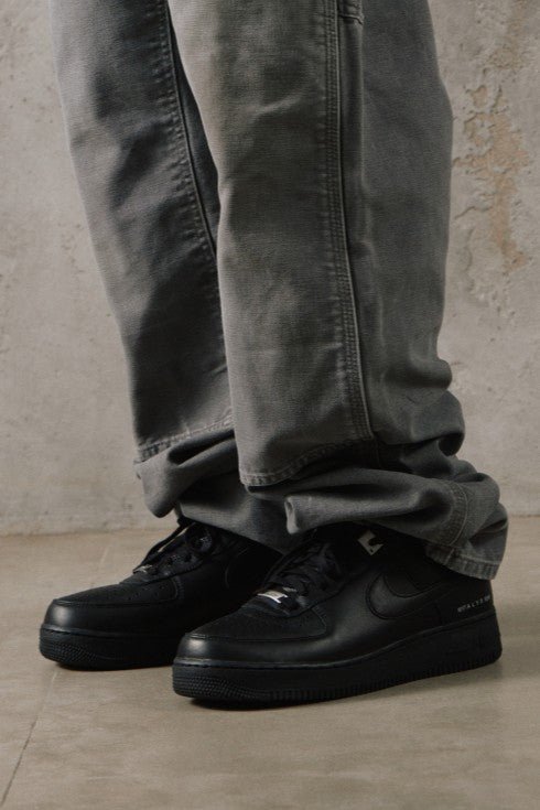 1017 ALYX 9SM x Nike Air Force 1 Low SP 'Triple Black'聯名款全黑荔枝紋皮革金屬飾片低筒球鞋