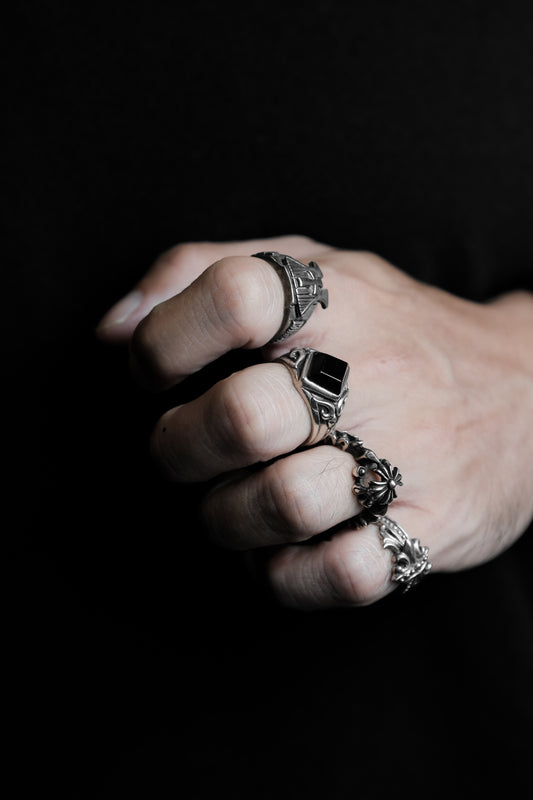 925 Sterling Scroll Pattern Ring with Black Stone 黑色方形石捲草雕花戒指