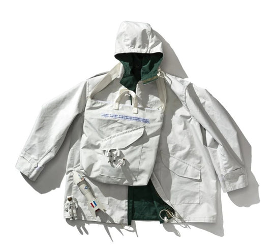 SNOW JACKET CONVERTED TO HELMET BAG